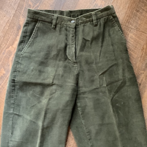 Woolrich. Corduroy Pants. Hunter green. Size 8- runs like a 6 - Picture 2 of 6